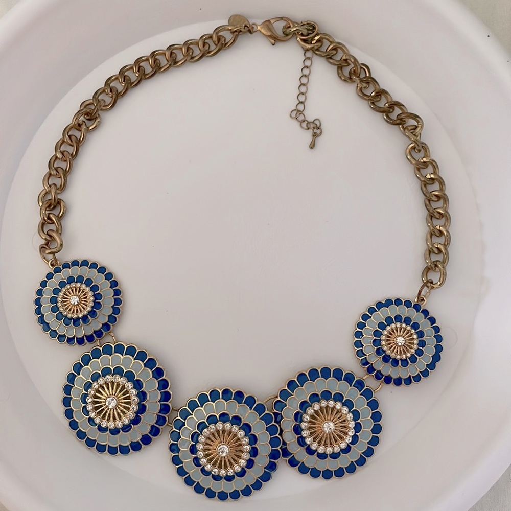 Charming Charlie statement necklace